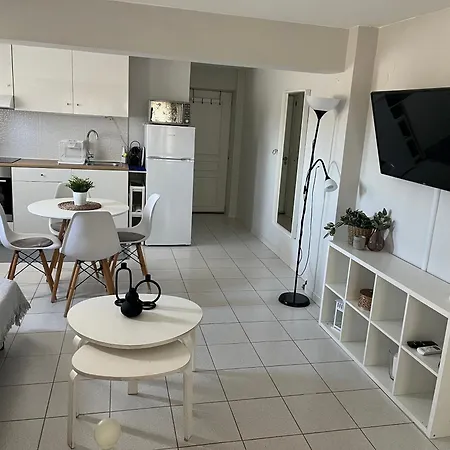 Cozy Mycenae Escape Near Ruins